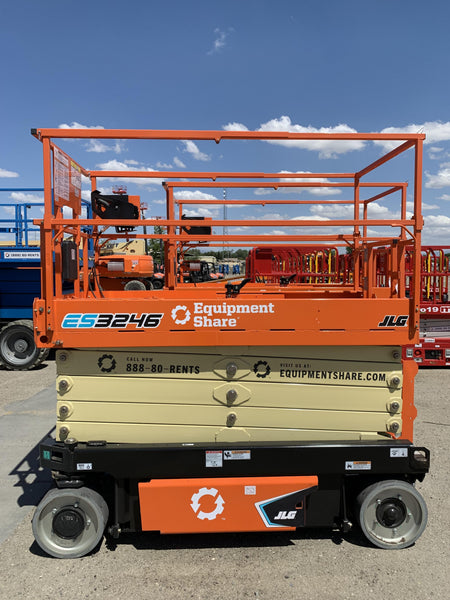 2022 JLG ES3246