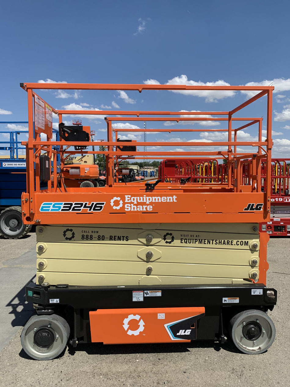 2022 JLG ES3246