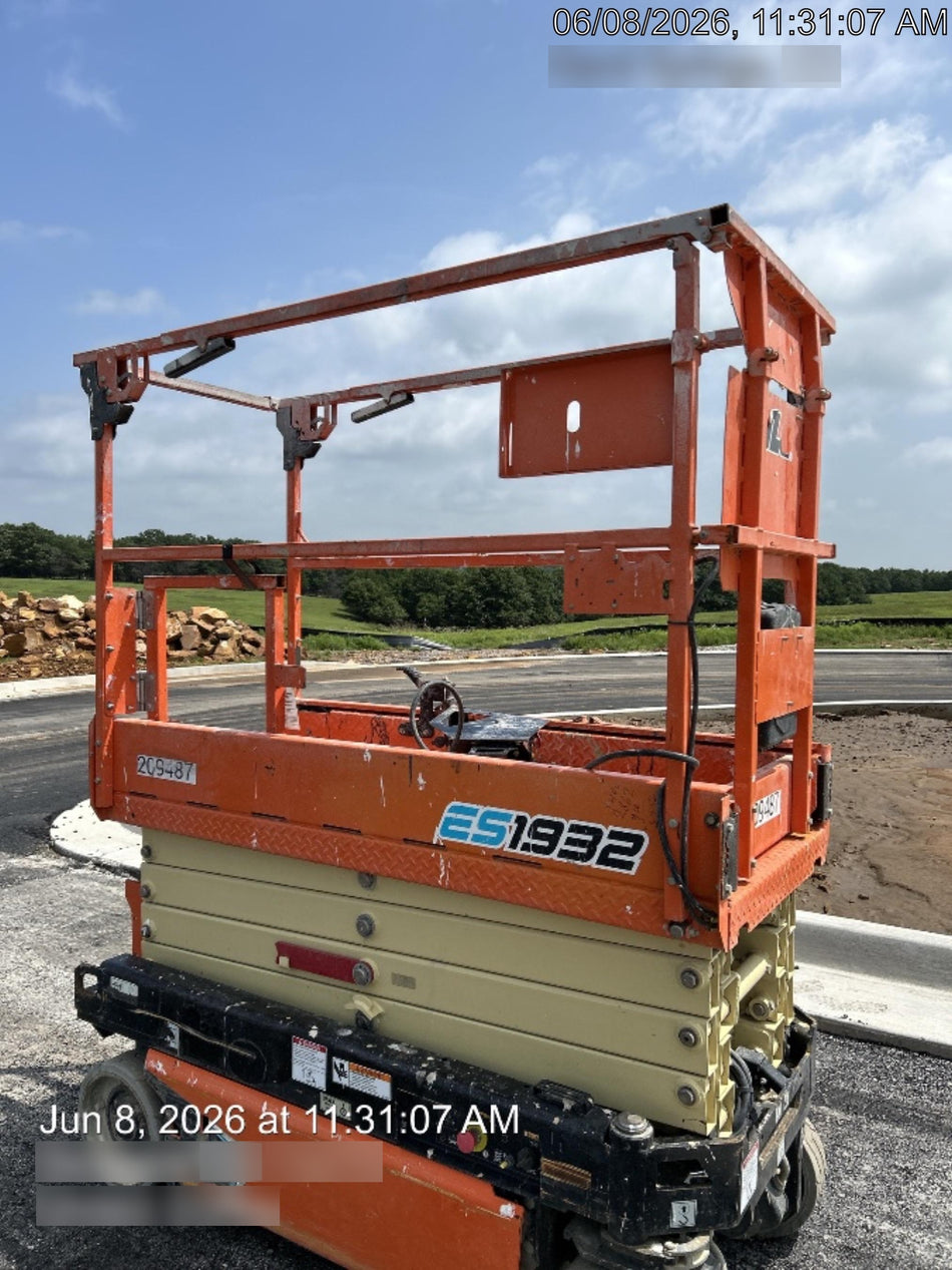2022 JLG ES1932