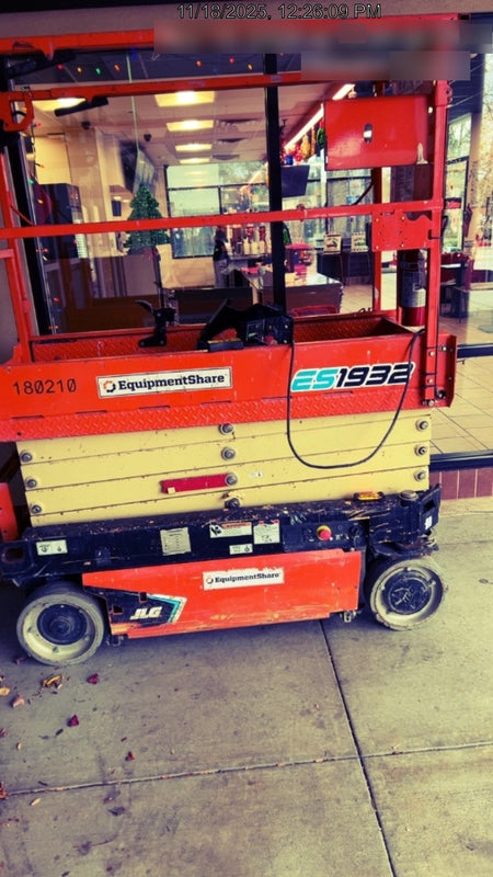 2021 JLG ES1932