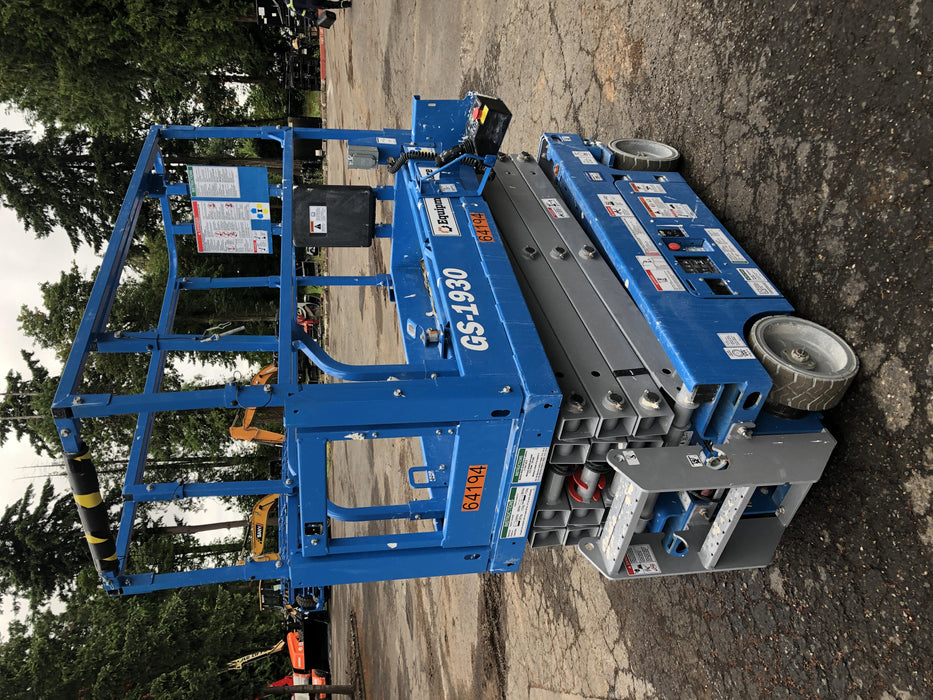 2020 Genie GS-1930 Solid Non Marking Tires, Beacon, Folding rails with half height swing gate, 800W Inverter