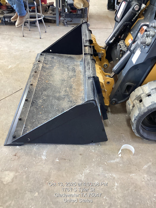 2025 JOHN DEERE 72" Skid Loader Bucket - John Deere C72