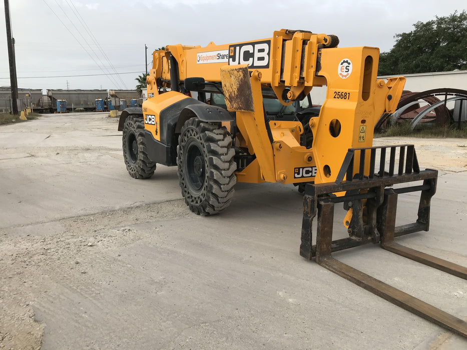 2019 JCB 512-56 109 HP w/CAB/HVAC, Beacon, Aux Hydraulics, Worklights, Solid Tires