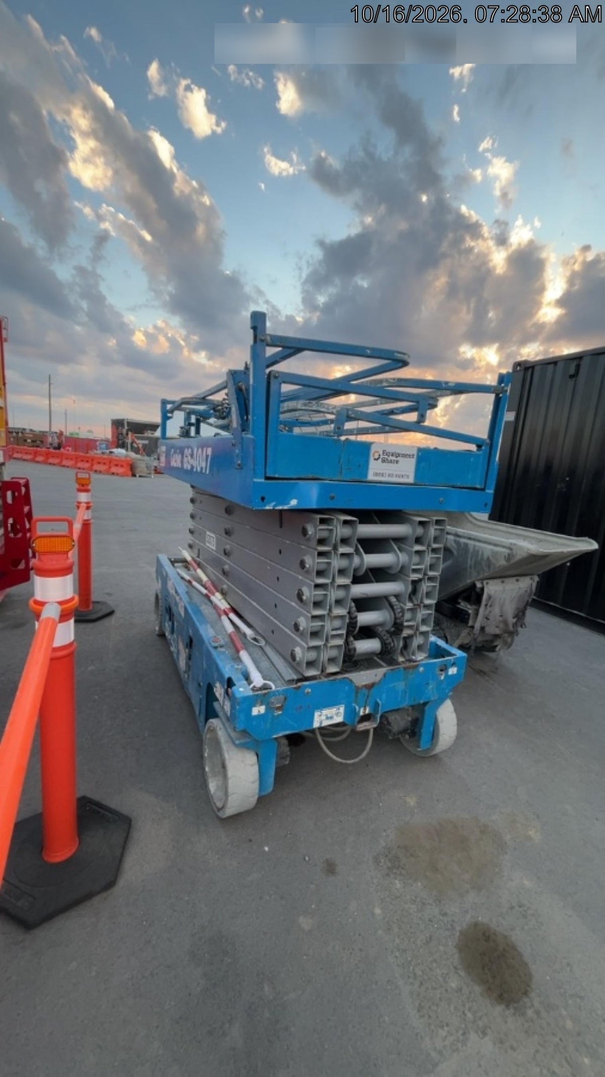 2019 Genie GS-4047 Folding rails with half height swing gate
