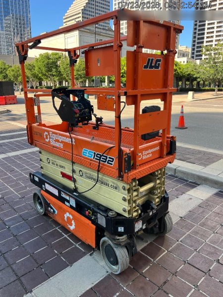 2022 JLG ES1932