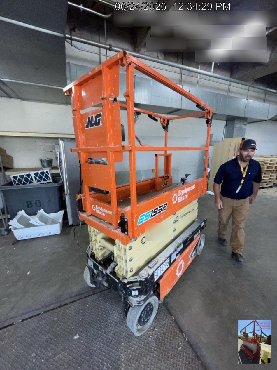 2023 JLG ES1932