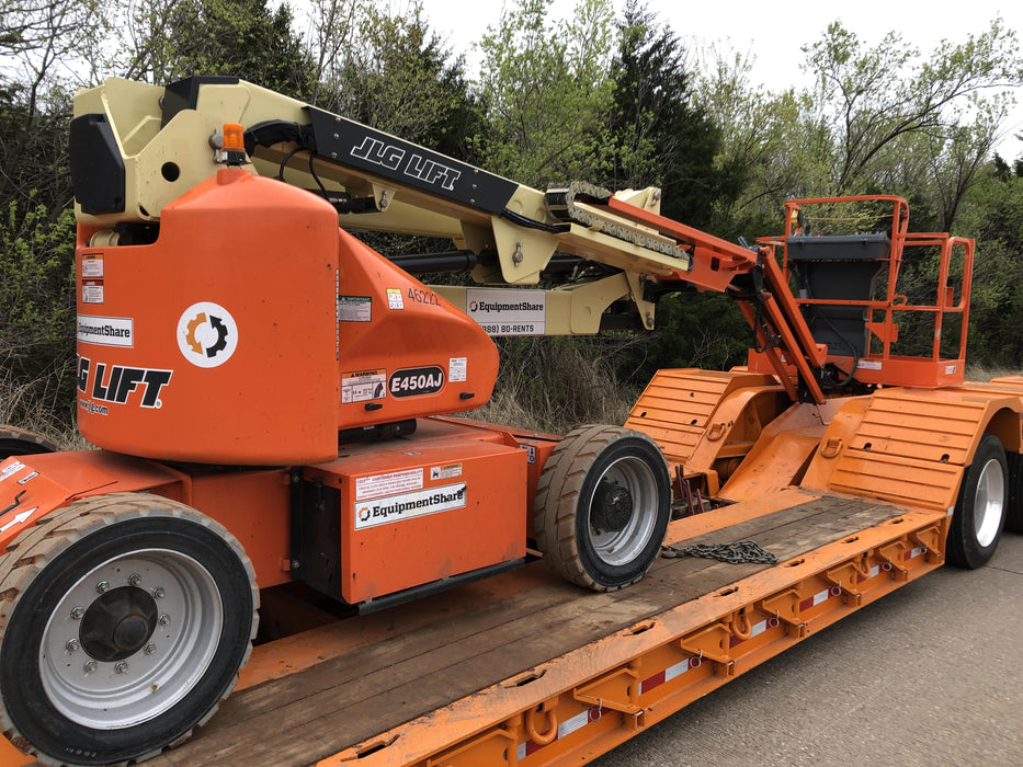 2019 JLG E450AJ