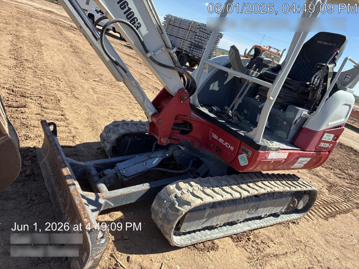 2021 TAKEUCHI TB235-2R