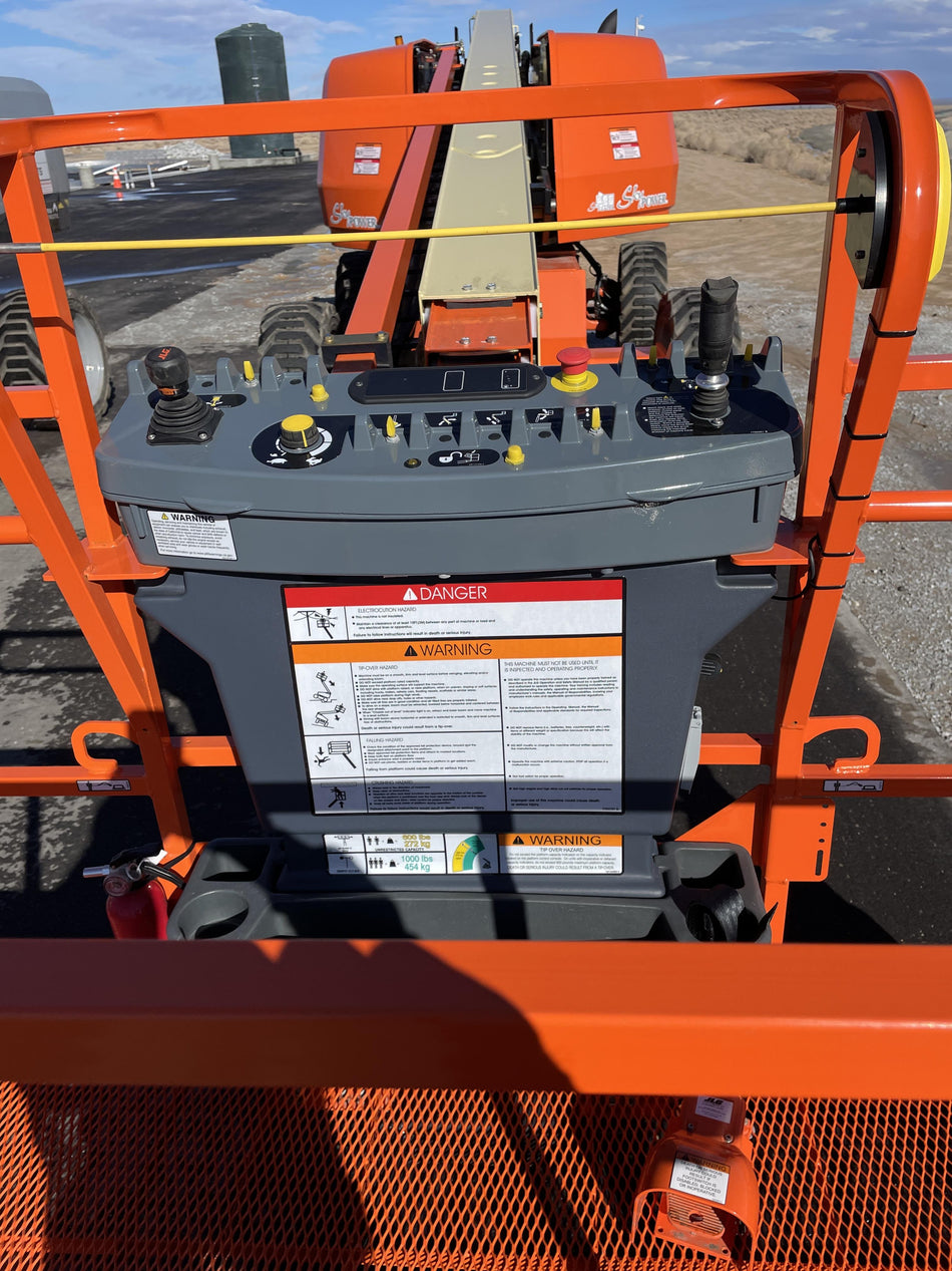 2022 JLG 600S