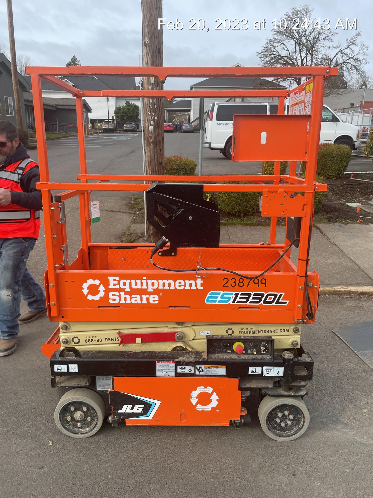 2022 JLG ES1330L
