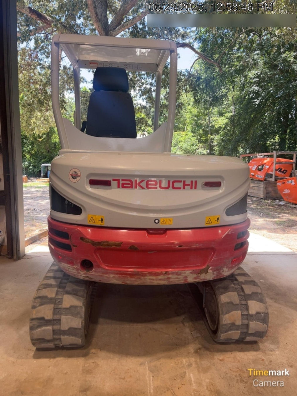 2023 TAKEUCHI TB250-2R