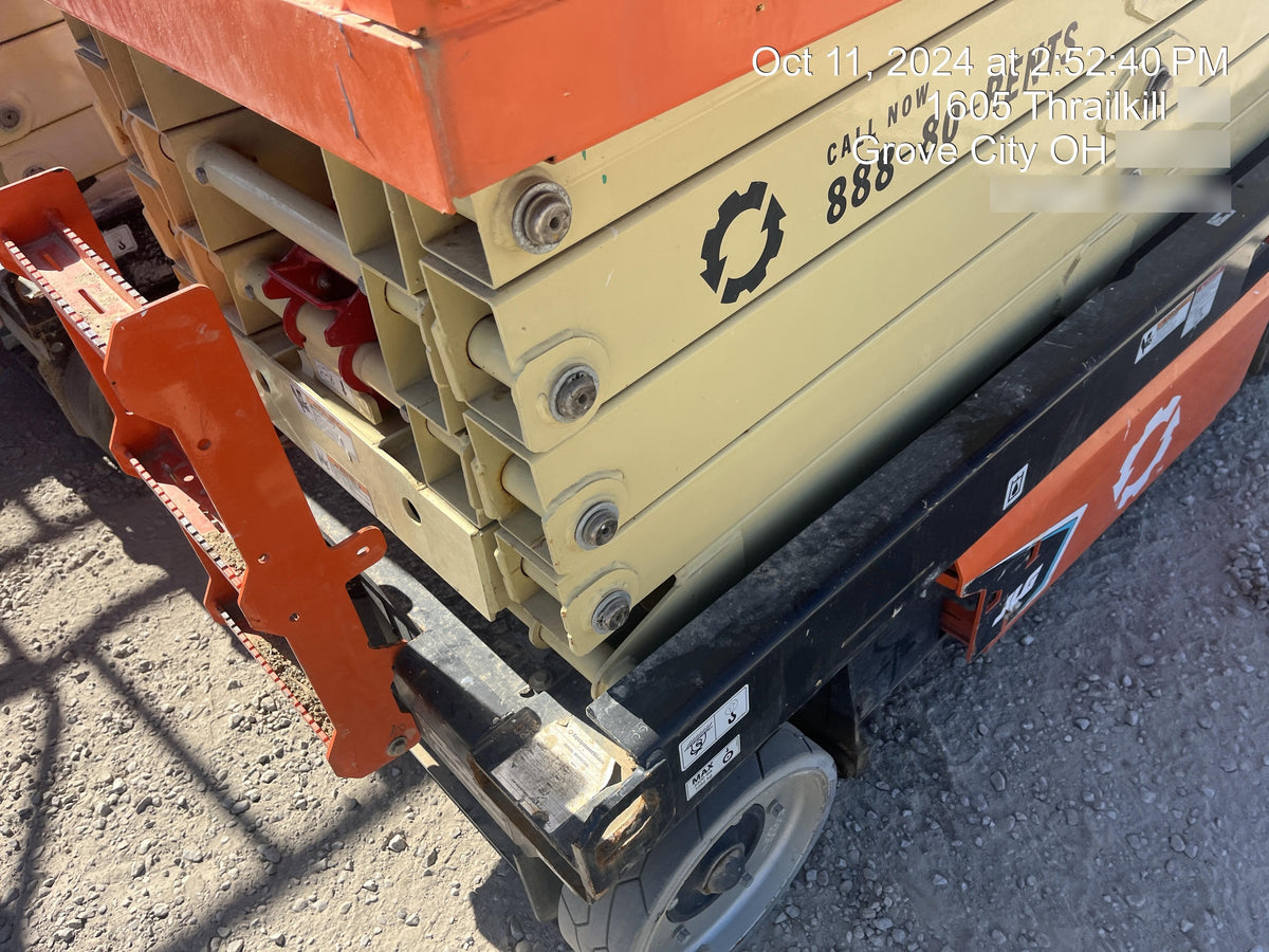 2022 JLG ES3246