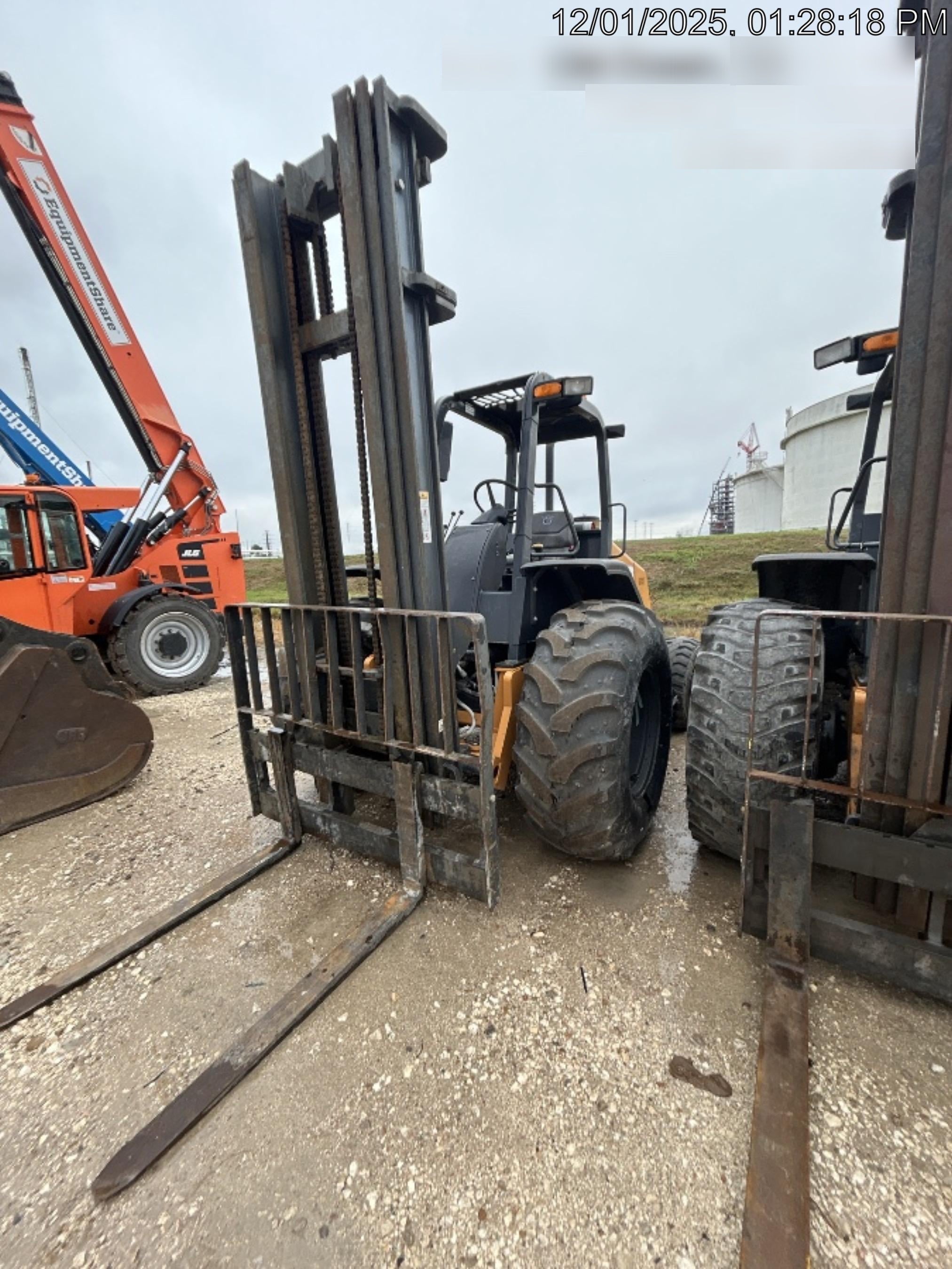 2018 CASE 588H