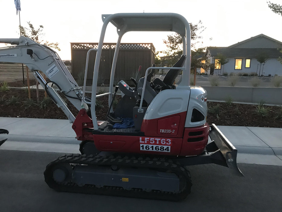 2021 TAKEUCHI TB235-2R