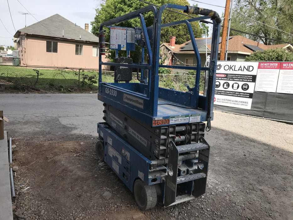 2019 Genie GS-1930 Fixed rails with chain Entry