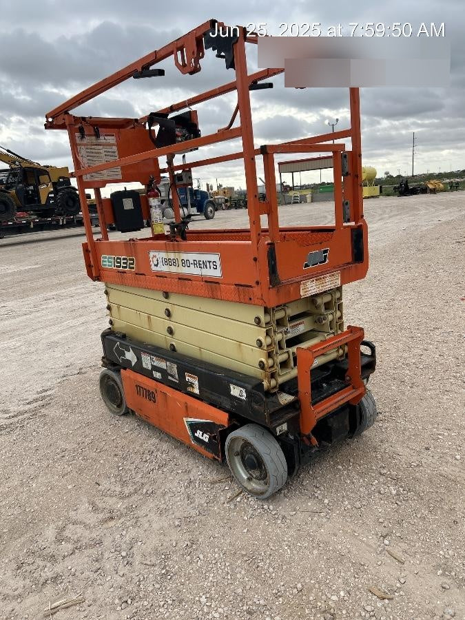 2021 JLG ES1932