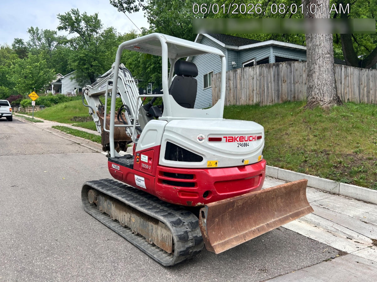 2023 TAKEUCHI TB250-2R