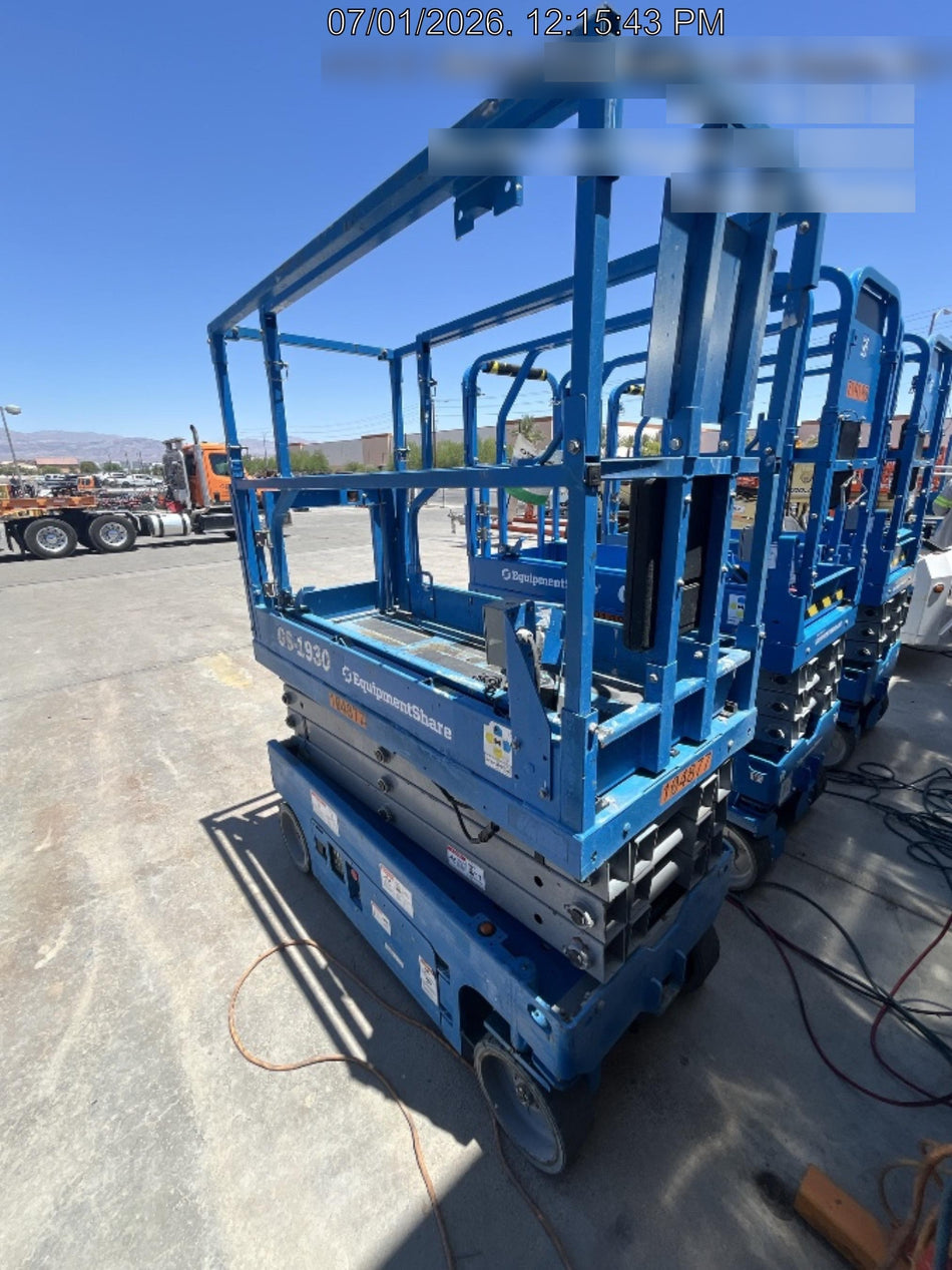 2020 Genie GS-1930 Solid Non Marking Tires, Beacon, Folding rails with half height swing gate, 800W Inverter