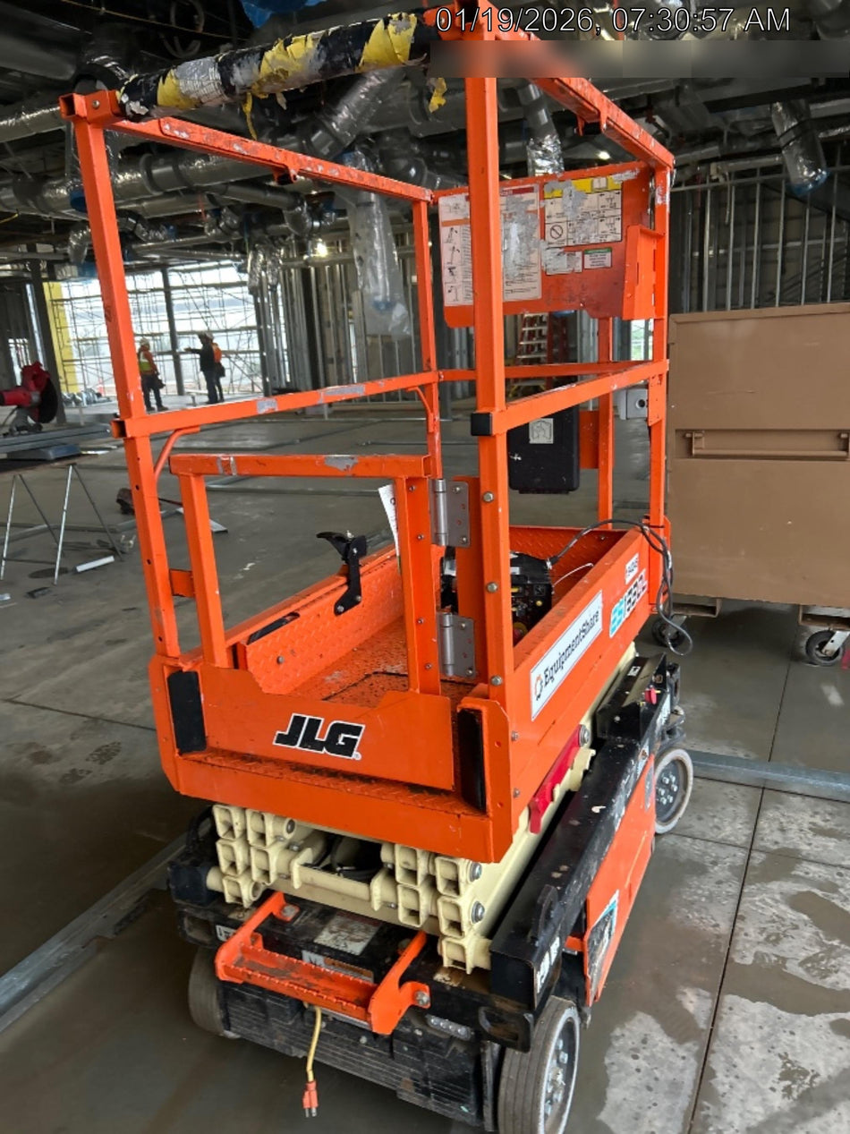 2021 JLG ES1330L
