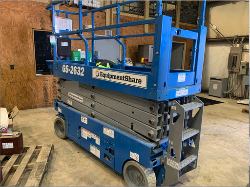 2020 Genie GS-2632 Solid NM Tires, Folding Rails with half-height swing gate, Beacon