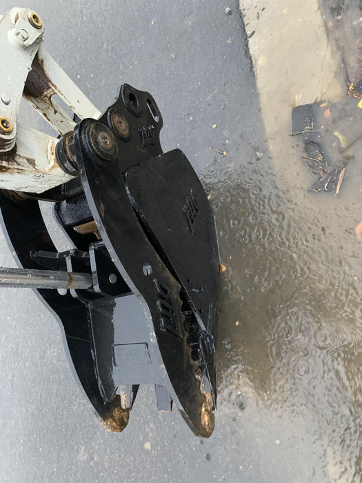 2021 TAKEUCHI TB235-2R