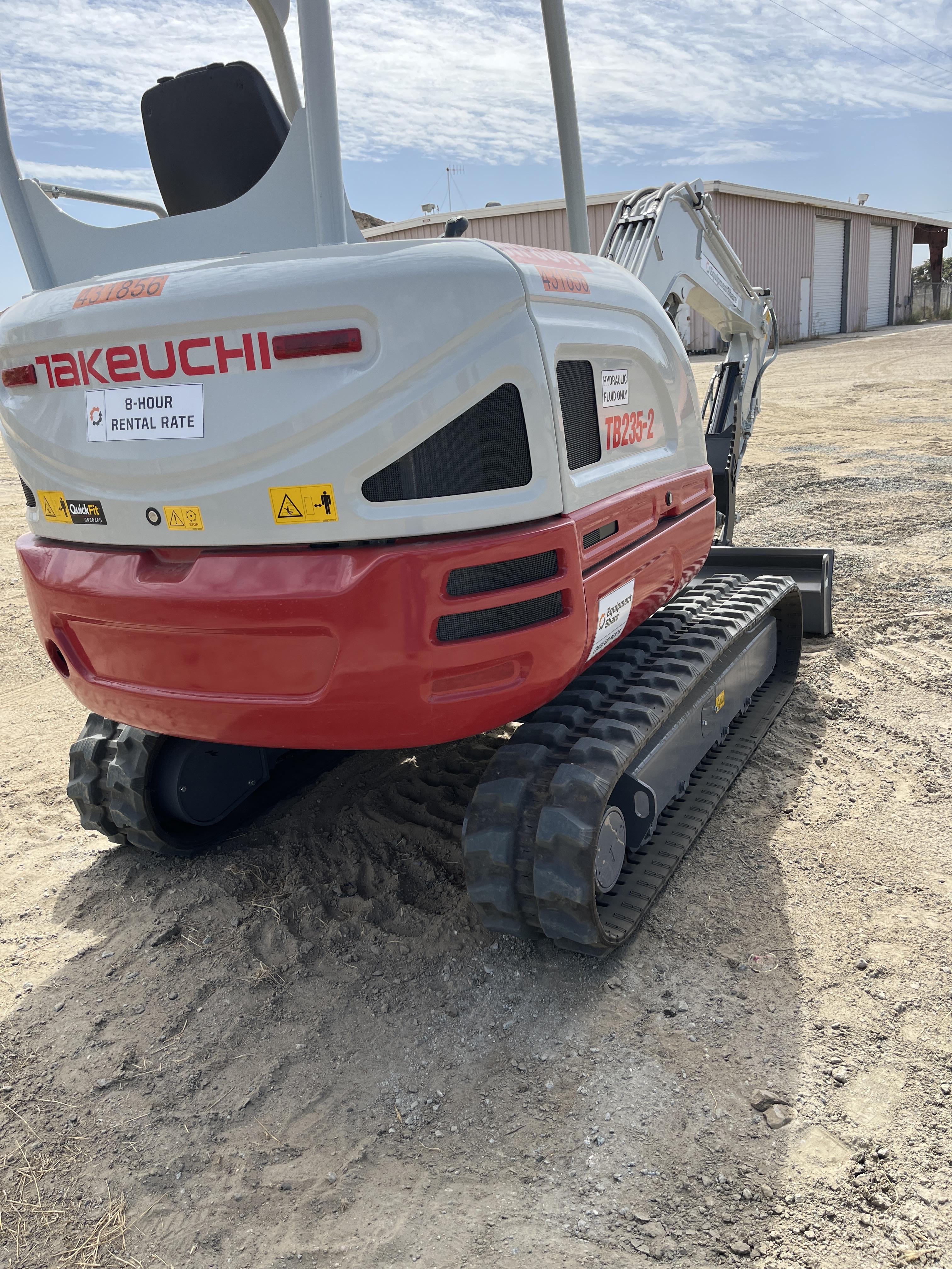 2024 TAKEUCHI TB235-2R