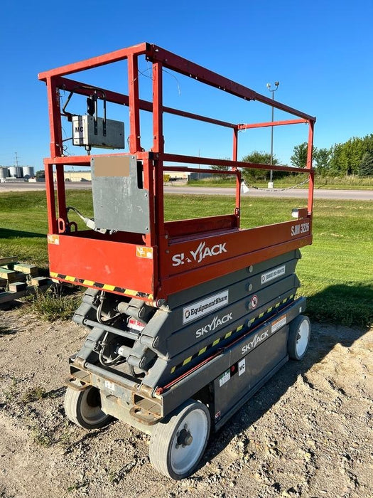 2017 Skyjack SJIII-3226 Standard Rental Specs