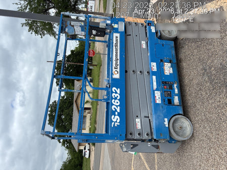 2019 Genie GS-2632 Folding rails with half height swing gate