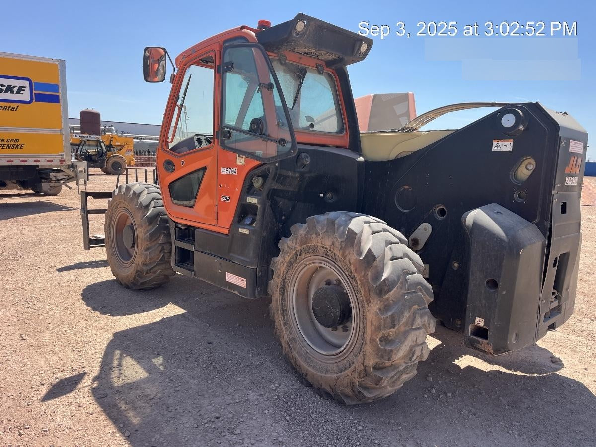 2022 JLG 1732