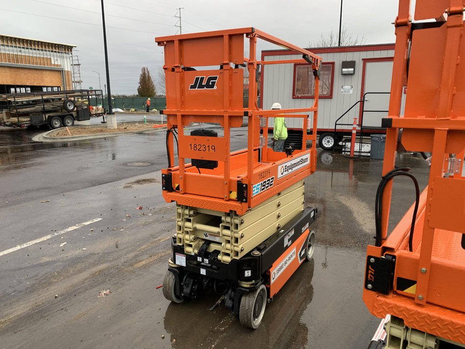 2021 JLG ES1932
