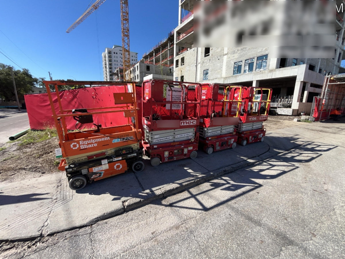2022 JLG ES1330L