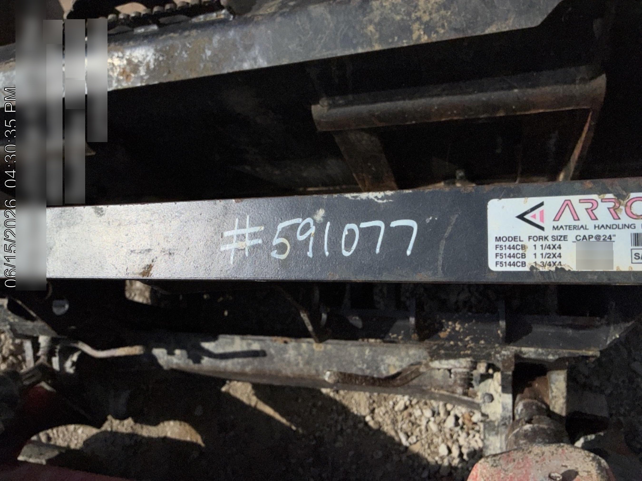 2025 ARROW MATERIAL HANDLING 48" Pallet Forks - Arrow