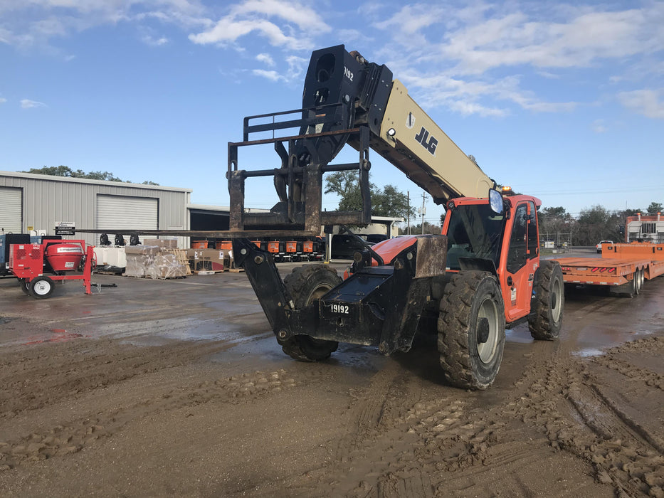 2019 JLG 1255 JLG 1255 T4F w/Full Cab, HVAC, Solid Tires, Work Lights/Beacon, 60" Carriage/Forks