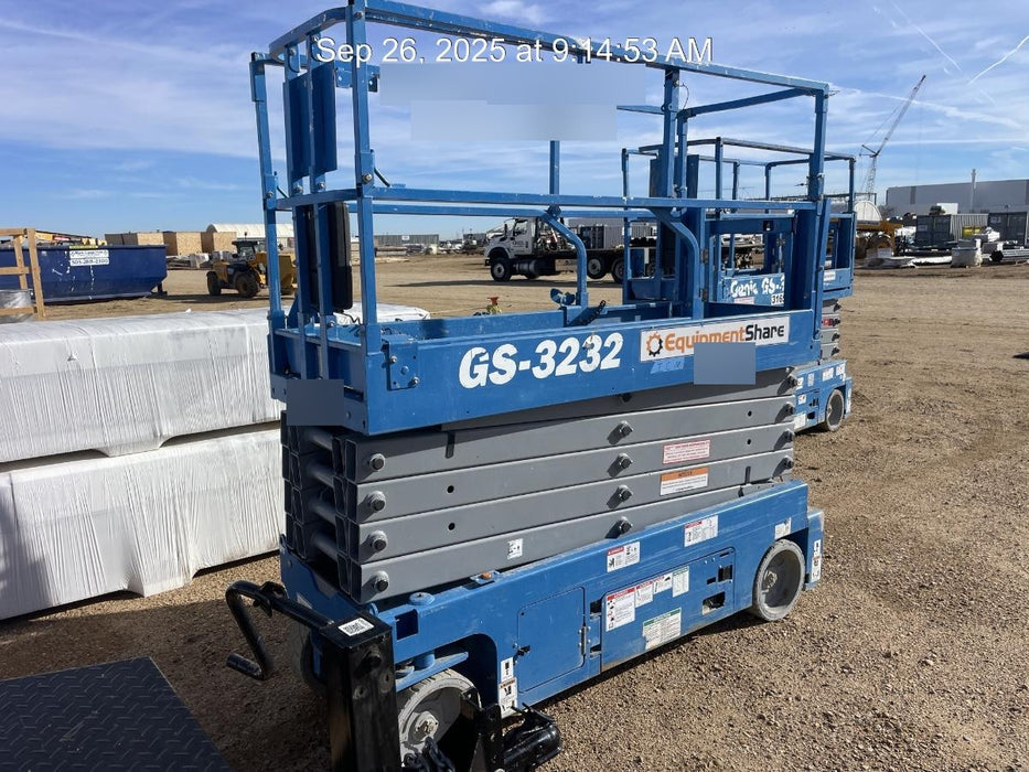 2019 Genie GS-3232 Folding rails with half height swing gate