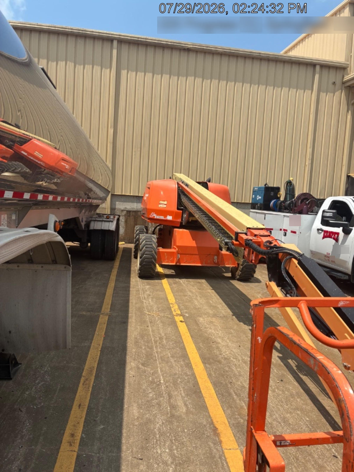 2022 JLG 660SJ