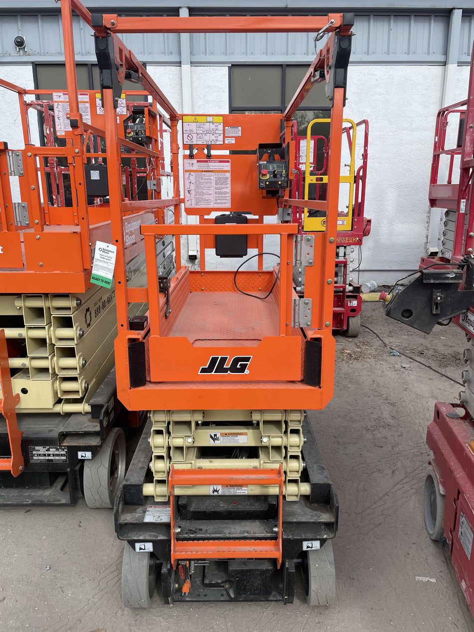 2023 JLG ES1932