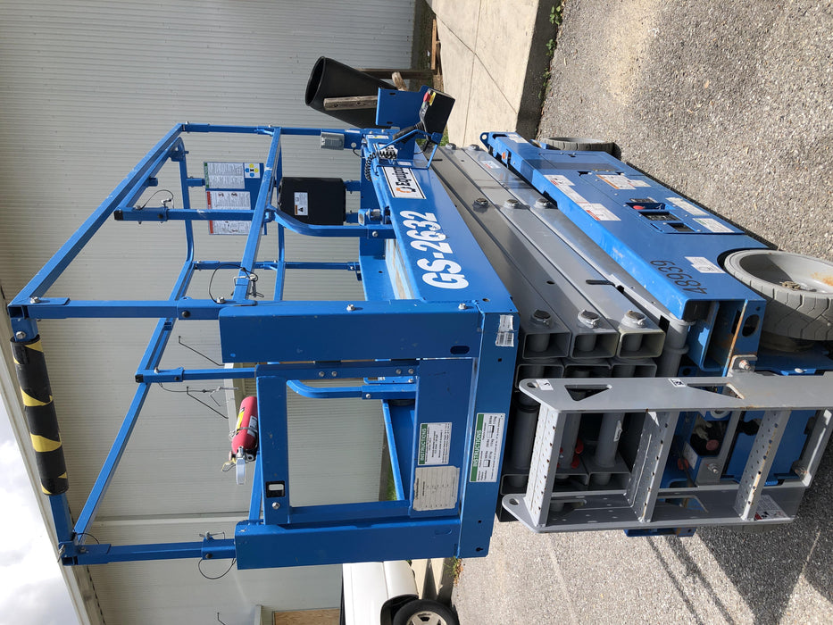 2019 Genie GS-2632 Folding rails with half height swing gate