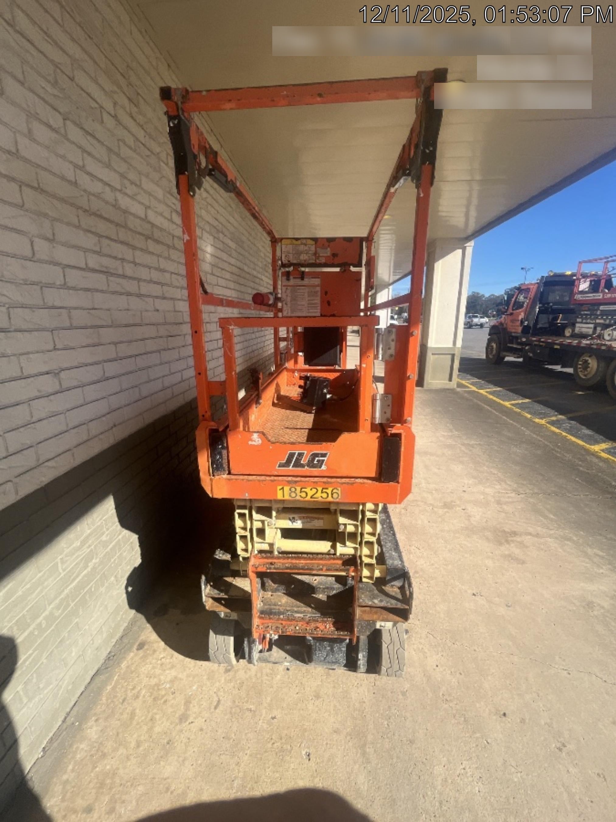2021 JLG ES1932