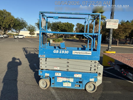 2020 Genie GS-1930 Solid Non Marking Tires, Beacon, Folding rails with half height swing gate, 800W Inverter