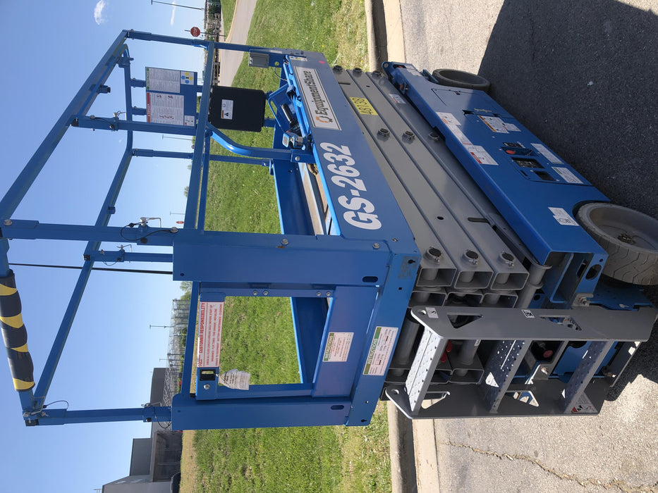 2019 Genie GS-2632 Folding rails with half height swing gate
