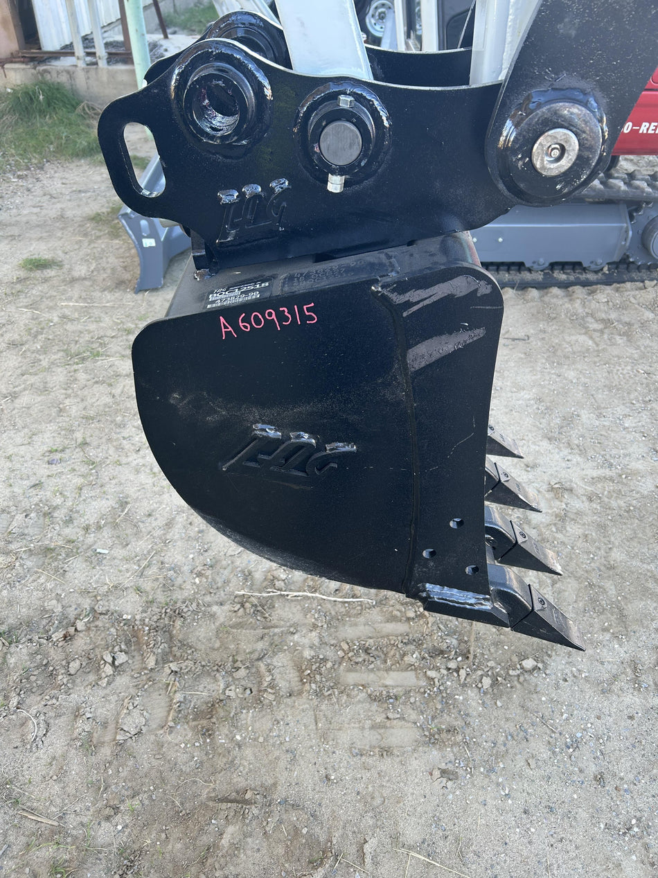 2025 TAKEUCHI 18" HD Bucket - Takeuchi