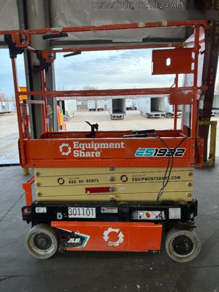 2023 JLG ES1932
