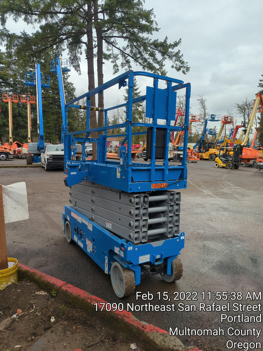 2020 Genie GS-3232 Standard, Folding half height swing gate, 800W Inverter