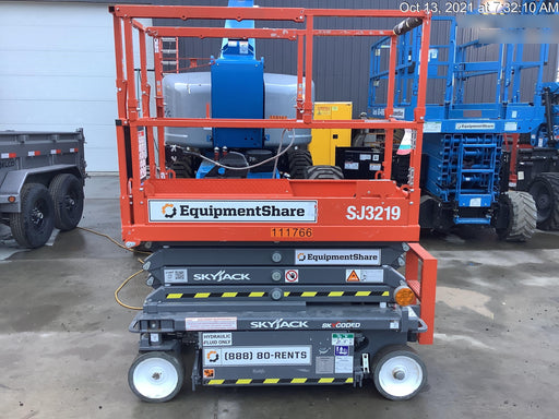 2020 Skyjack SJIII-3219 Solid NM Tires, Half height spring hinged entry gate, Dual Beacons, 800W Inverter