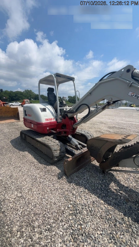 2022 TAKEUCHI TB250-2R