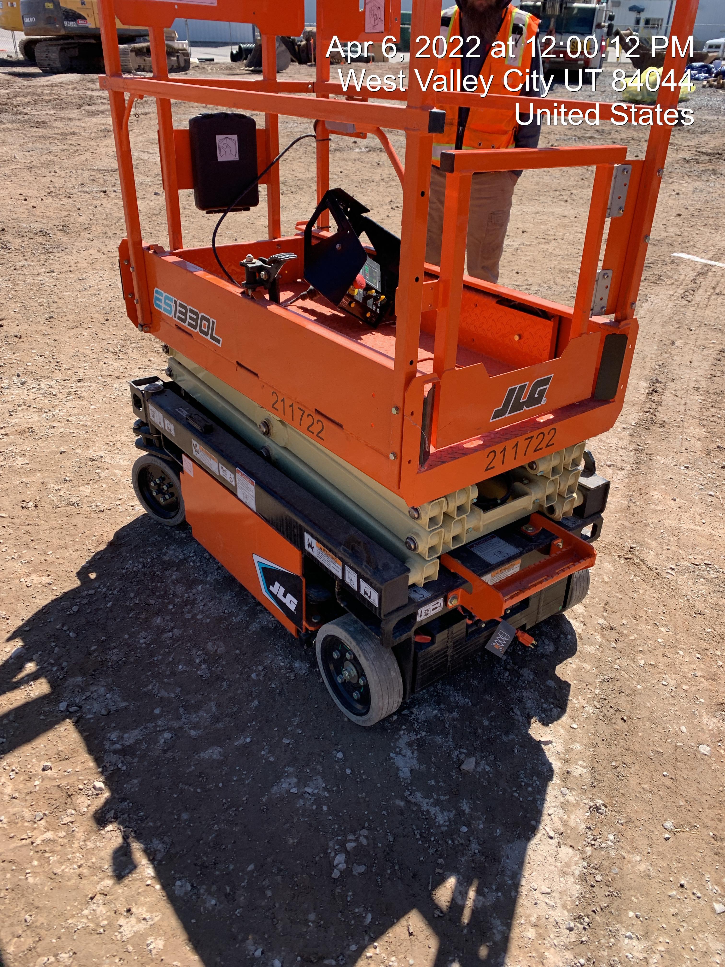 2022 JLG ES1330L