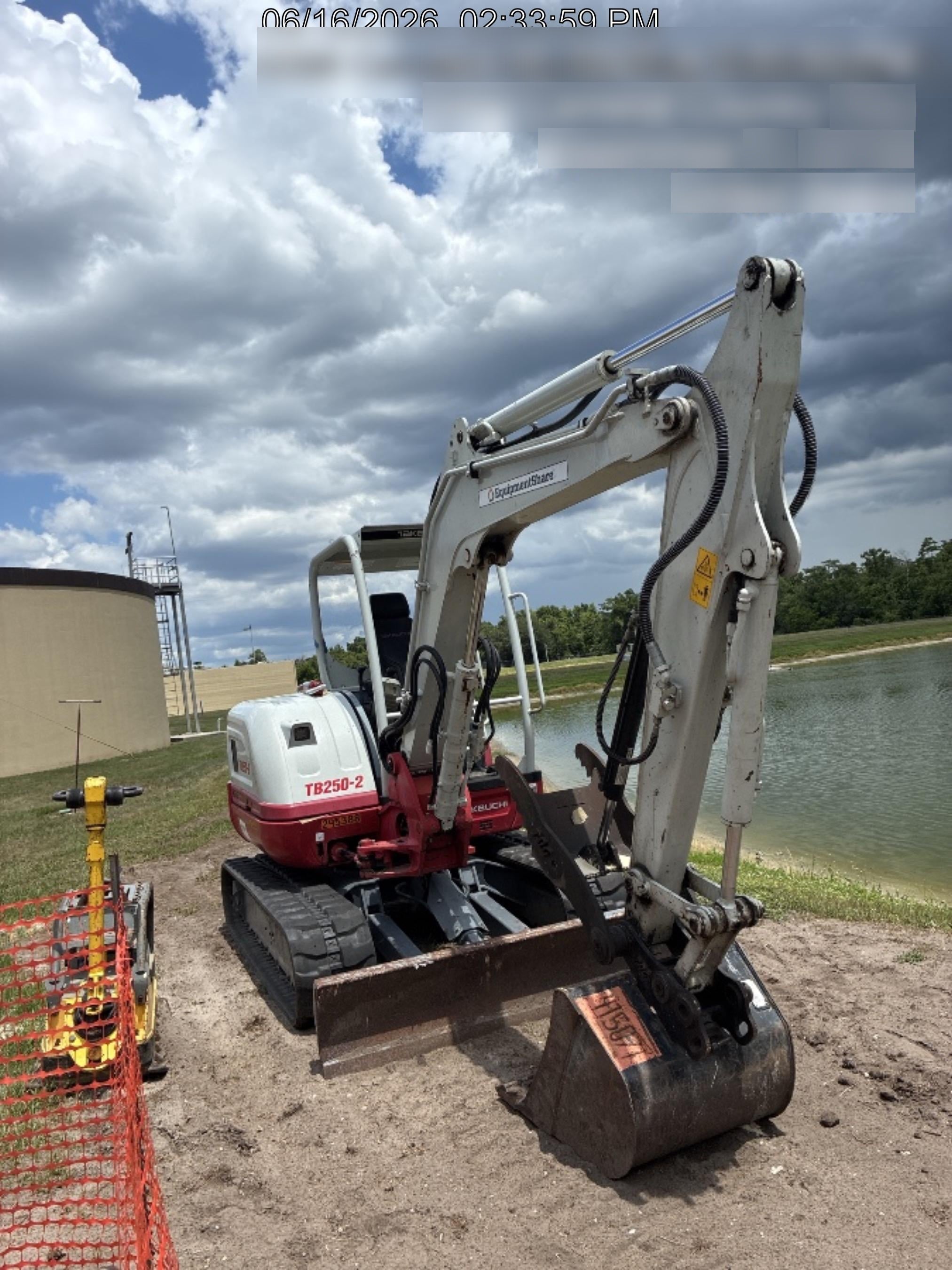 2023 TAKEUCHI TB250-2R