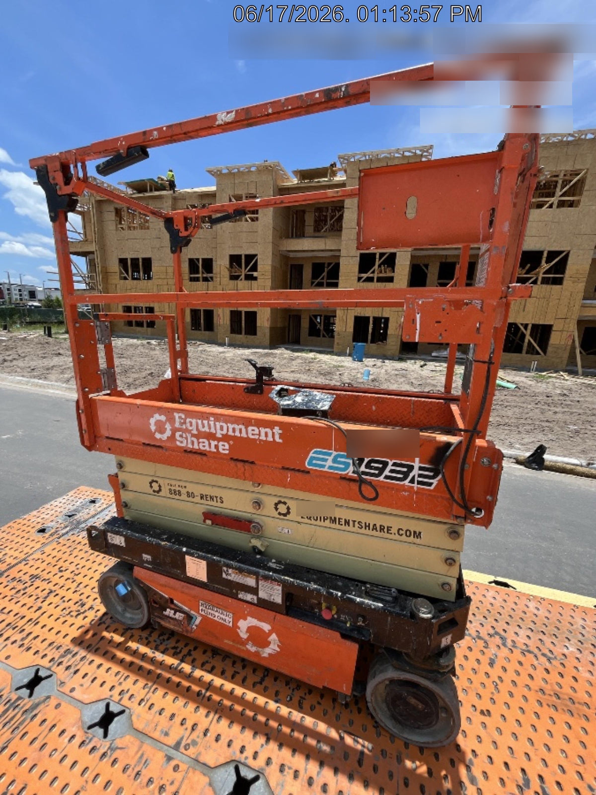 2023 JLG ES1932
