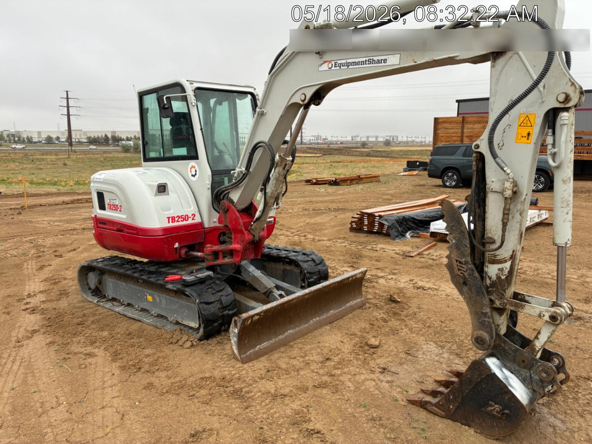 2023 TAKEUCHI TB250-2CR
