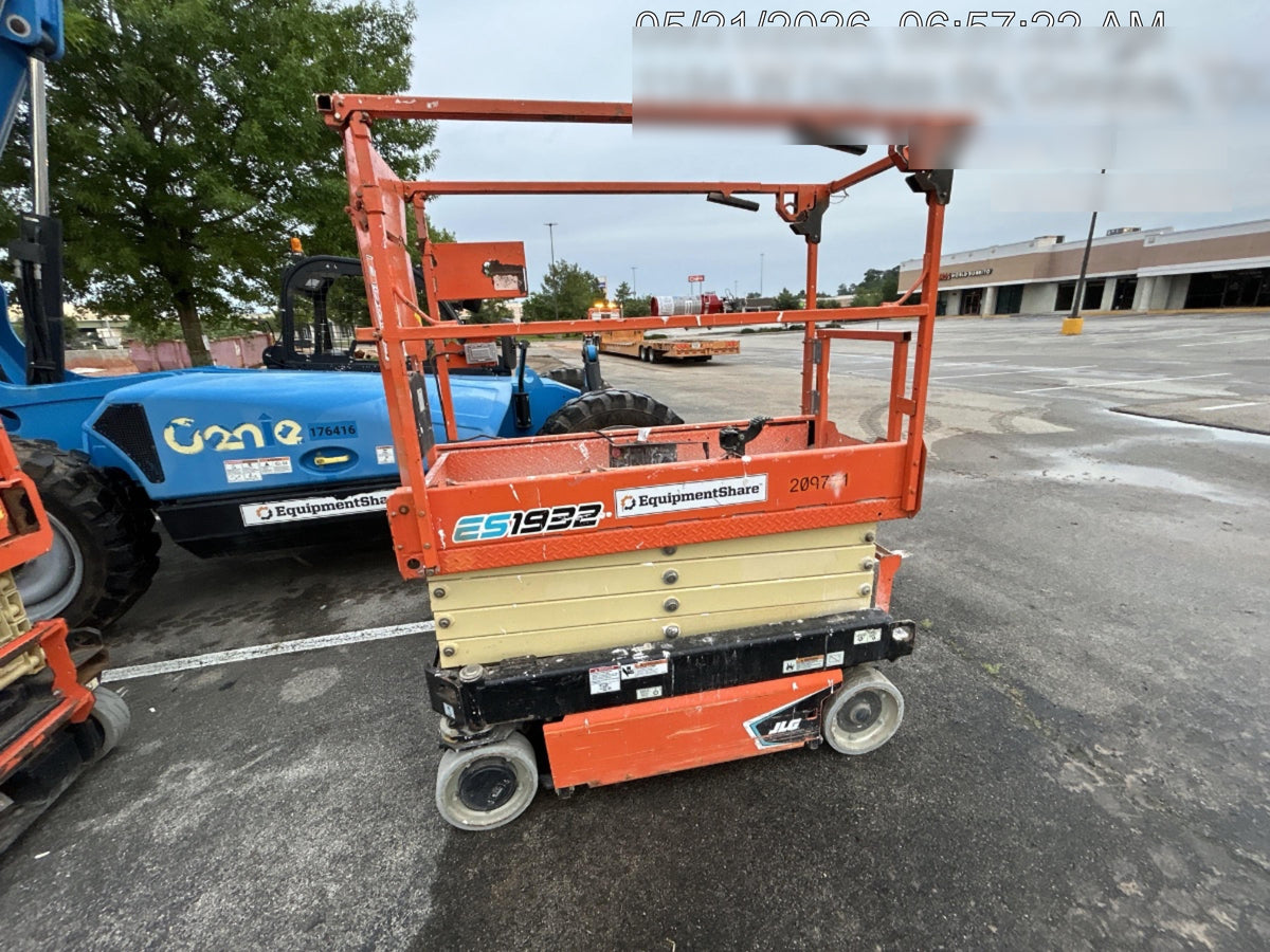 2022 JLG ES1932